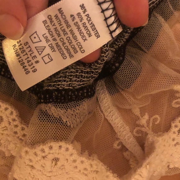 Long sleeve shirt with ruffle - Picture 2 of 2